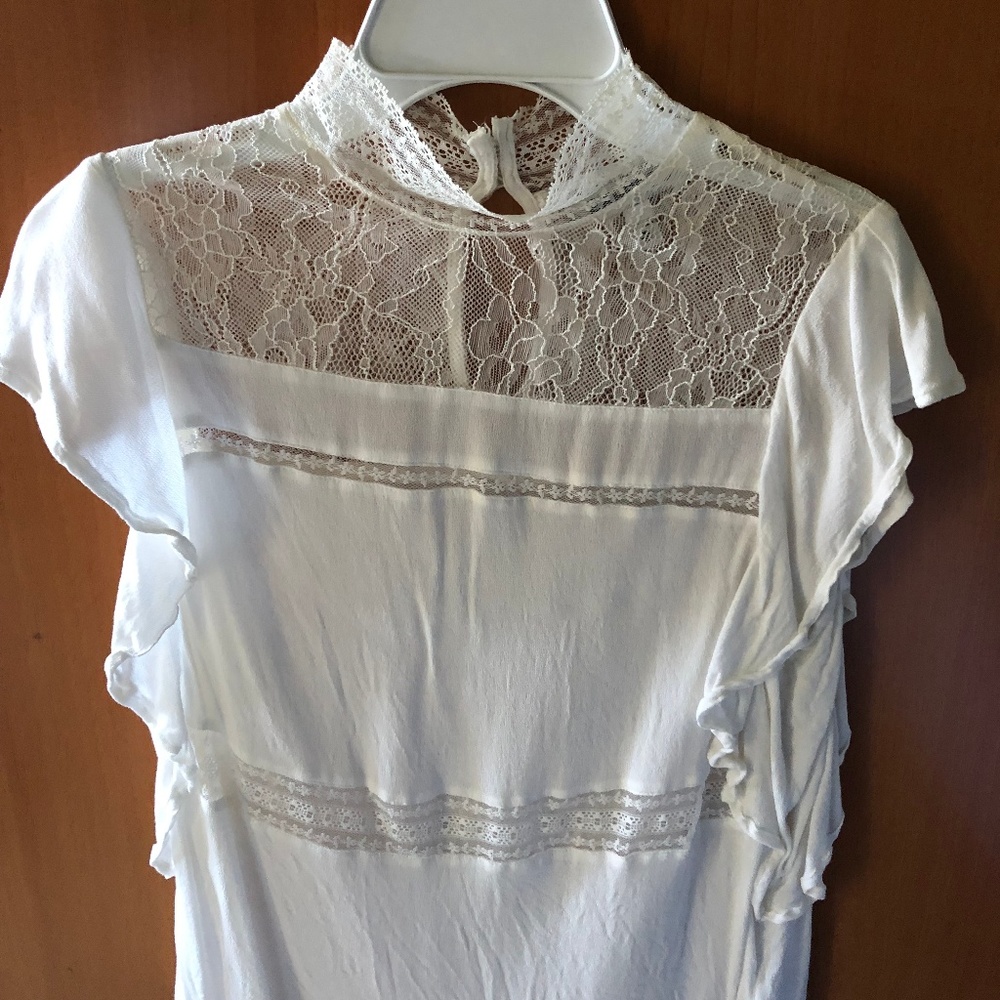 Women's EXPRESS white lace top size XS